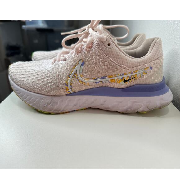 Nike Pale Pink React Infinity Run Flyknit 3 Premium Road Running Shoe 8 - Picture 6 of 16